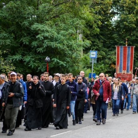 Több százan keltek útra a jubileumi Mindszenty-zarándoklaton
