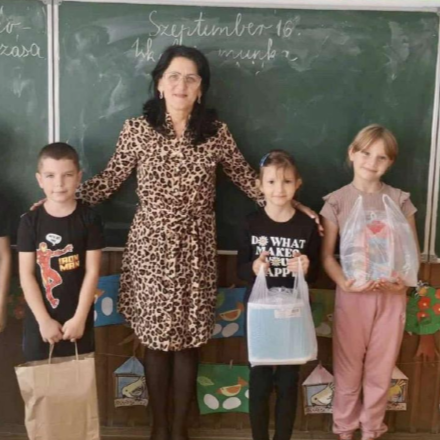 Több mint kétszáz gyermek iskolakezdését segítették Kárpátalján