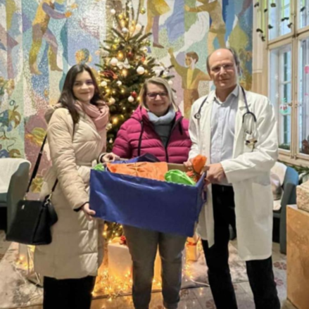 A Gyermekklinika kis betegeinek gyűjtöttek ajándékot a Szent László gimisek