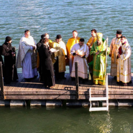 Fülöp metropolita áldja meg a Duna folyót