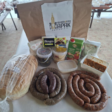 Vízkereszti szeretetcsomag-készítés a Hajdúdorogi Apák összefogásával