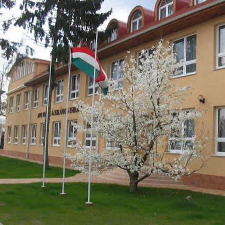 Otthon, család, szeretet - idén is meghirdeti szavalóversenyét nyíracsádi iskolánk