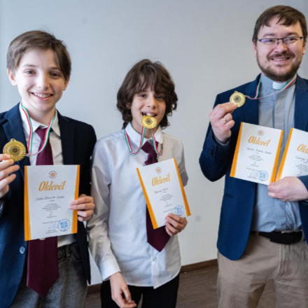 Imádságból születő dallamok – liturgikusének- és hittanverseny döntő